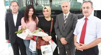 Malatya'da Öğretmenlere Çiçek ve Kayısılı Karşılama