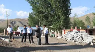 Ahlat Kaymakamı Osman Dölek Yol Çalışmasını İnceledi