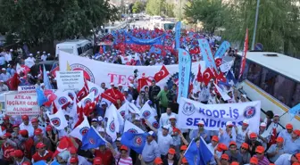 İşçiler Bakanlık Önünde Basın Açıklaması Yaptı