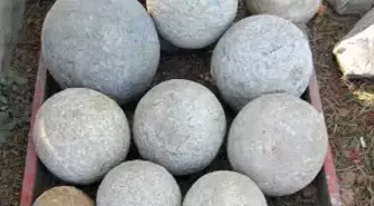 Ayasuluk Kalesi Kazılarında Top Gülleleri Bulundu