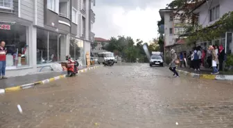 Balıkesir'de Yağmur ve Dolu Hayatı Felç Etti