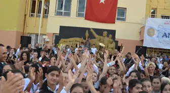 Öğrenciler, Orkestra Şefine Zor Anlar Yaşattı
