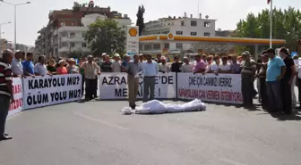 Çine'de Yol Yüzünden Kefenle Yol Kesildi