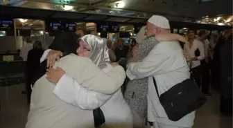 İzmir'den İlk Hacı Kafilesi Dualarla Uğurlandı