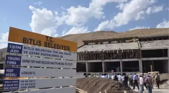 Bitlis'te Hal Binası İnşaatı Çöktü: 3 Yaralı