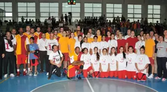 Galatasaray Basketbol Takımından Depremzedelere Özel Gösteri