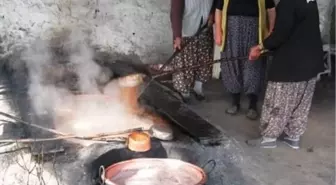 Güney Pekmezi Lezzetiyle İlgi Görüyor