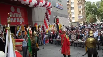 Simit Sarayı ve Kahve Diyarı'na Mehterli Açılış