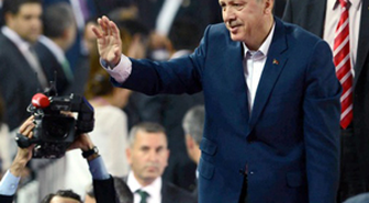 Erdoğan, Kongrede Şiirle Ağlattı