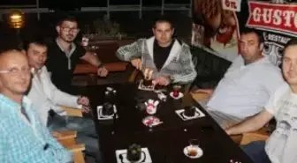 Akif Yener'e Gece Yarısı Sürpriz Doğum Günü