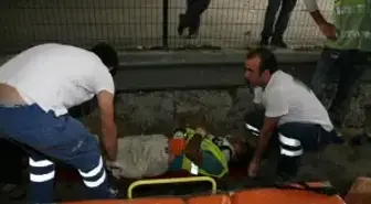 Köprüyü Temizleyen İşçilere Taksi Çarptı