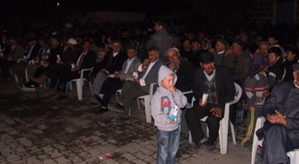 Çocuk Gelin, Filmini Yazlık Sinemada Rol Arkadaşı Köylülerle İzledi (2)