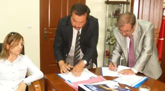 Gelibolu Belediyesi'nde Memurlar Sözleşme Yeniledi