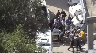 Sigara Kaçakçısını Takipte Polis Kendini Yaraladı