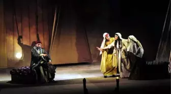 Van Devlet Tiyatrosu Perdelerini 'Mem U Zin'le Açtı