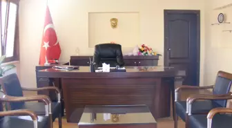 Altıntaş Kaymakamını Bekliyor