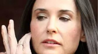 Demi Moore İğne İpliğe Döndü