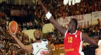 Galatasaray Medıcal Park-Fenerbahçe Ülker: 74-69