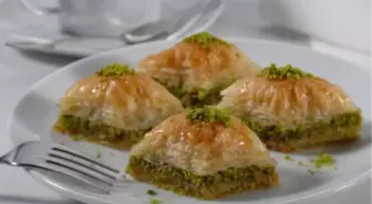 Bayram'a Özel Fıstıklı Mekik Dilim Baklava