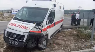 Yaralı Taşıyan Ambulans Kamyonla Çarpıştı: 3 Yaralı