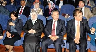 Arınç, Güneşte Kalınca Protokolden Ayrılarak Töreni Ayakta İzledi (2)