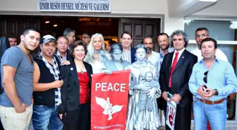 1. Uluslararası Renklerin Kardeşliği Sergisi İzmir'de Açıldı