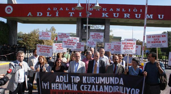 Hekimler Tayin Edilen Arkadaşları İçin Eylem Yaptı