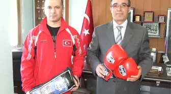 Kickboks Federasyonundan Malzeme Yardımı