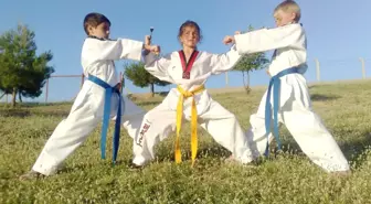 Tekvandocu Minikler Kuşak İçin Ter Döktü