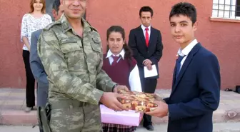 Başarılı Öğrenciler Dizüstü Bilgisayarla Ödüllendirildi