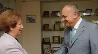 Eski Bakan Işılay Saygın'dan Manisa Belediyesi'ne Ziyaret