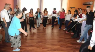 Aydın Belediyesi Yaşlıları Eğlendirdi