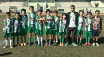 Urla Gençlik Futbol Okulu Umut Veriyor