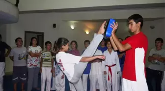 Ehem Taekwandocularının Madalya Sevinci