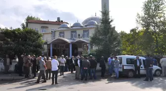 İstanbul'da İntihar Eden Polis Memuru Toprağa Verildi