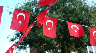 Bandırma Caddeleri'ne 10 Bin Türk Bayrağı...