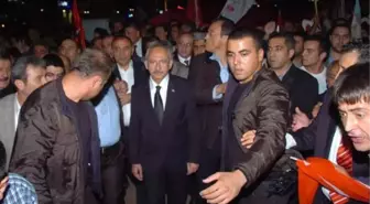 Kılıçdaroğlu İzmit'te Cumhuriyet Şöleni Yürüyüşüne Katıldı