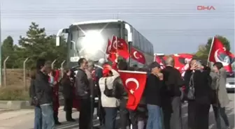 Eskişehir Otobüslerle Ankara'ya Gidenleri Polis Önce Durdurdu,sonra Bıraktı