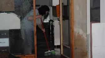 Evlerini Su Basan Aileler Yaralarını Sarmaya Çalışıyor