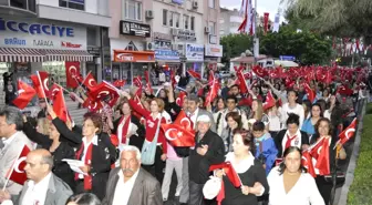 Kuşadası'nda Cumhuriyet Yürüyüşü İzdihamı