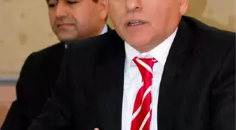 Rektör Hem Marşı Yazdı Hem Seslendirdi