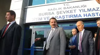 Bakan Çelik Bursa'daki Olaylarda Yaralanan Genç Hakkında Doktorlardan Bilgi Aldı