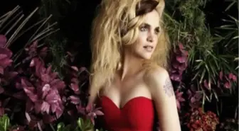 Tuğçe Kazaz'dan Şok Karar!