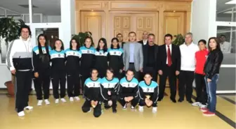 Bağcılar'ın İlk Bayan Futbol Takımı Kuruldu