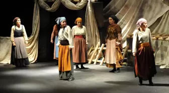 Abt'den Çağdaş Bir Brecht Uyarlaması