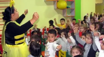 'Arılar Şenlikte' Oyunu, Anasınıfı Öğrencileri İçin Sahnelendi