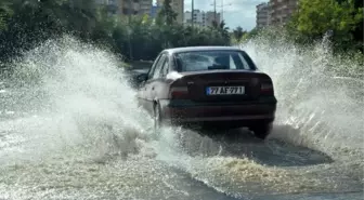 Yağmur, Mersin'de Hayatı Felç Etti