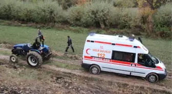 Yaralı Almaya Giden Ambulans Çamura Saplandı