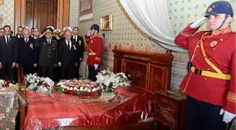 Atatürk'ün Yatağı Başında Bir İlk