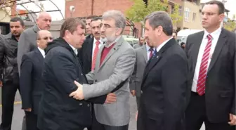 Bakan Yıldız, Şehit Ailesine Taziye Ziyaretinde Bulundu